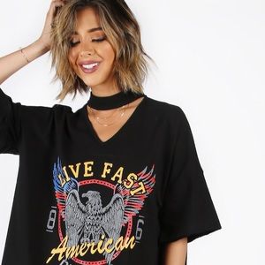‫Choker V-Neck Drop Shoulder Print Tee